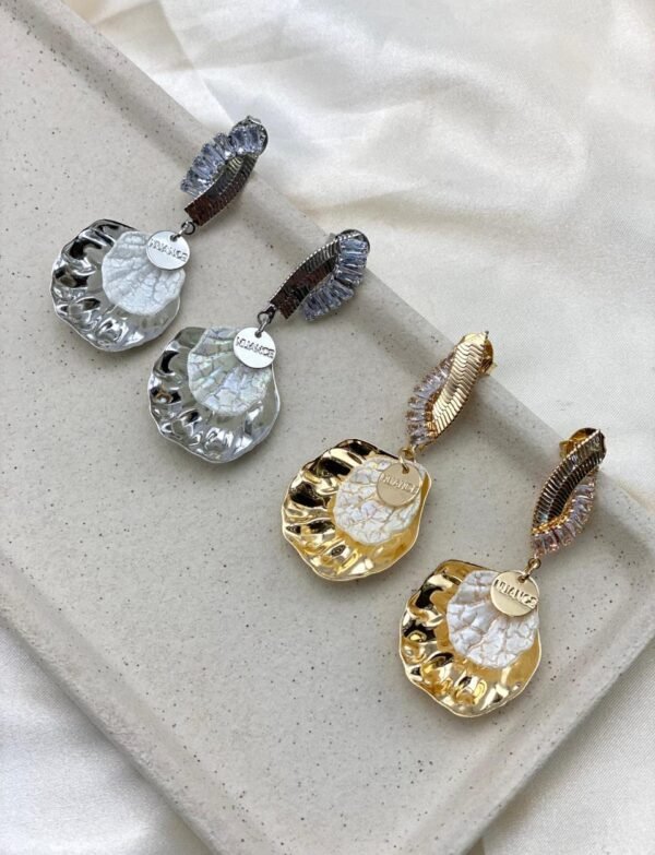 Brinco Concha Aurora Madrepérola