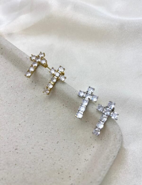 Brinco Cruz Cravejada Lux