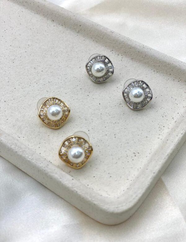 Brinco Pérola Clássica Cravejada